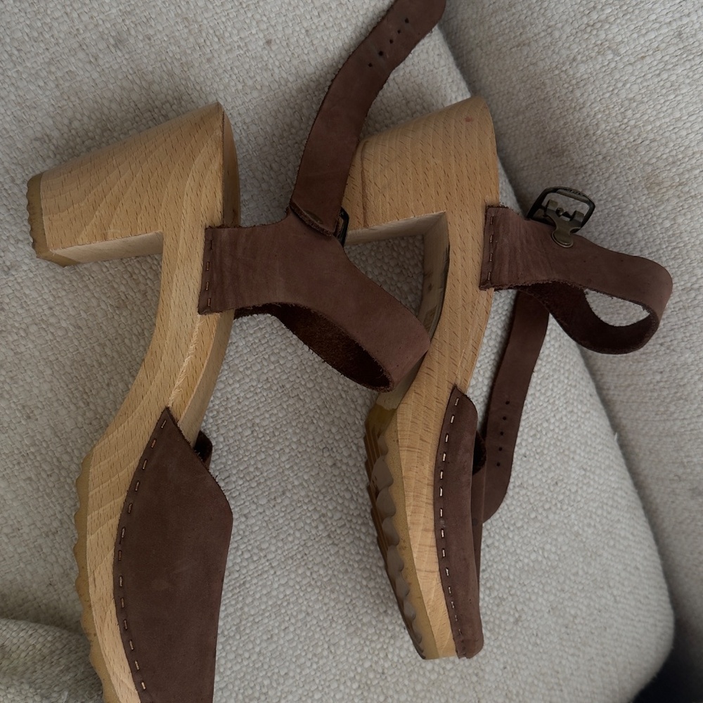 RARE Bryr Handmade in Spain Brown Leather Ankle Strap Wood Clogs Heel